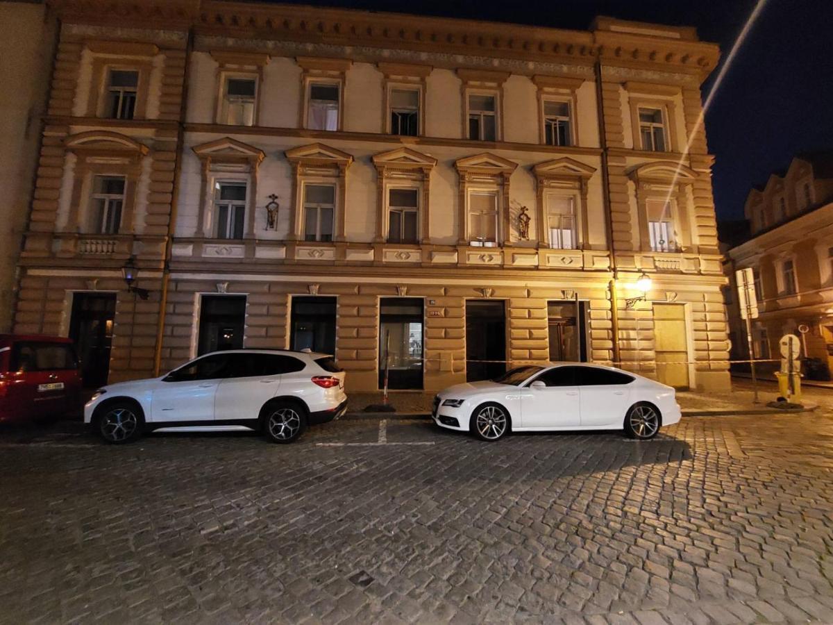 Exkluzivni Apartman V Prizemi V Hradci Kralove Градец-Кралове Экстерьер фото