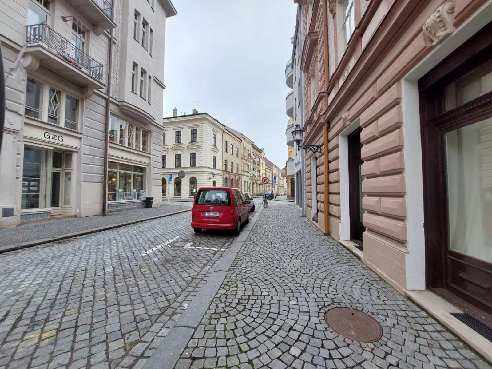 Exkluzivni Apartman V Prizemi V Hradci Kralove Градец-Кралове Экстерьер фото